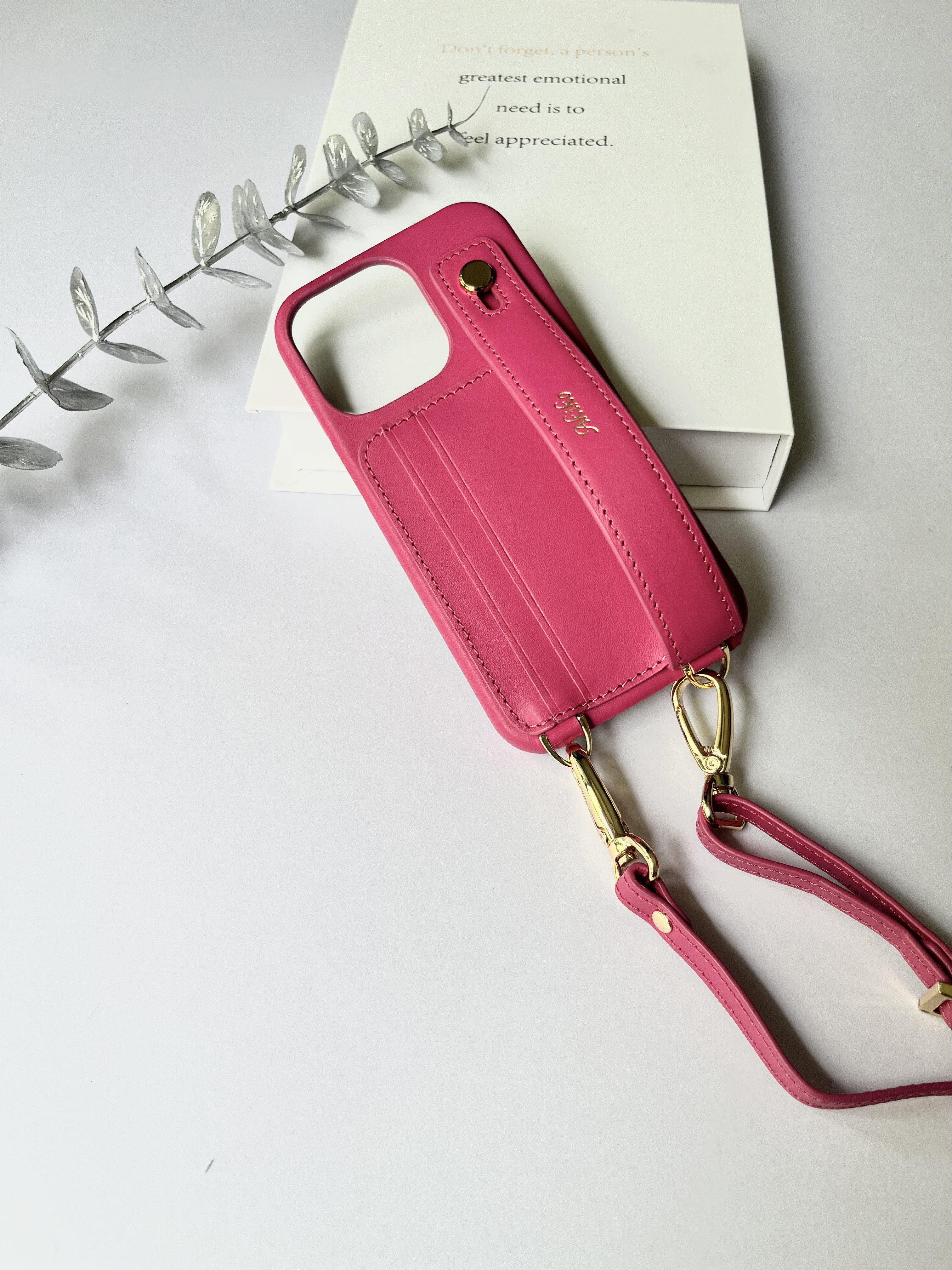 名入れ可　本革 　スマホショルダー新調　革　カード2枚収納 ハンド付き 名入れ レザーケース PINK