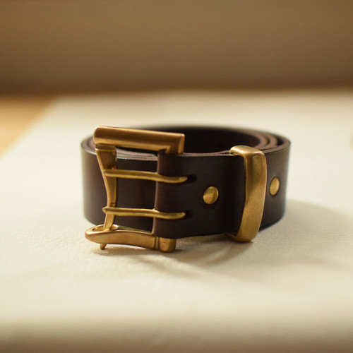 真鍮無垢ファイアーマンバックル　フリーカットカービングヌメ革ベルト 真鍮無垢ファイアーマンバックル フリーカットカービングヌメ革ベルト