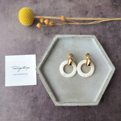 シェル サークル × メタル イヤリング 3枚目の画像