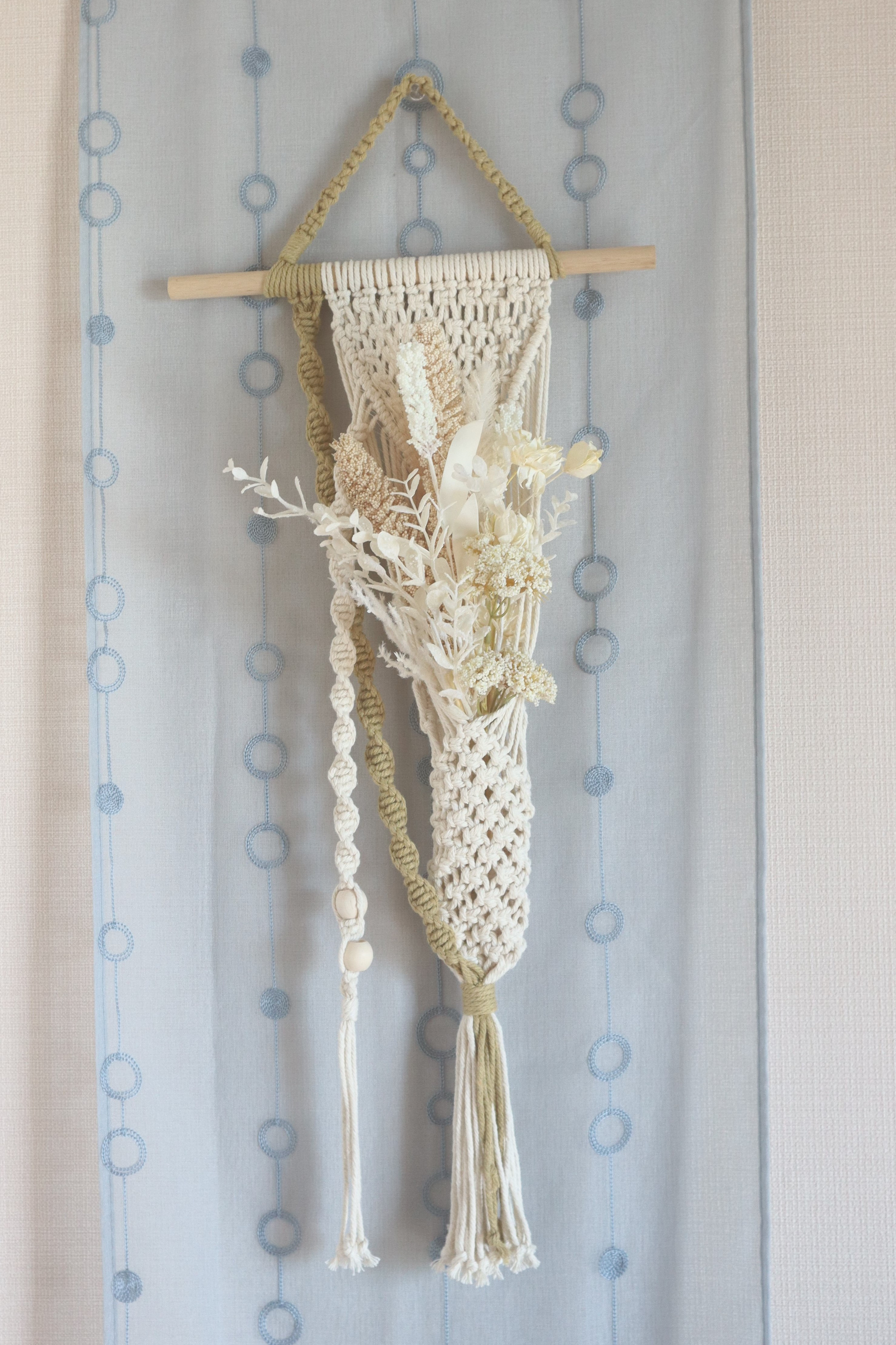 マクラメタペストリー　送料込み　手編み（NO,515-110)