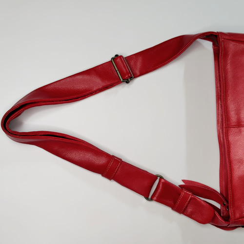 Creema限定日本製】しっとり柔らか牛革ムーンショルダーバッグ