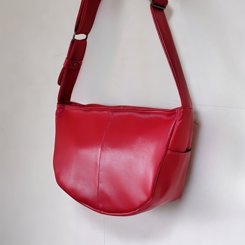 Creema限定日本製】しっとり柔らか牛革ムーンショルダーバッグ