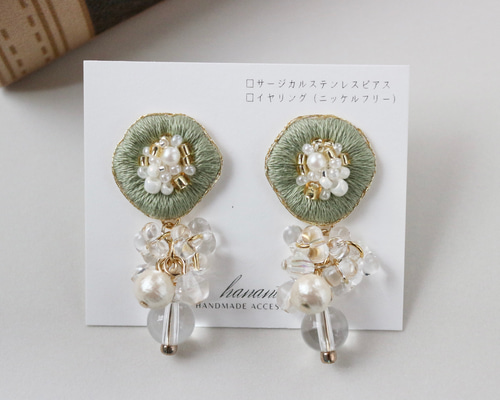 耳元で揺れるクリアビーズの刺繍ピアス・イヤリング・ノンホール