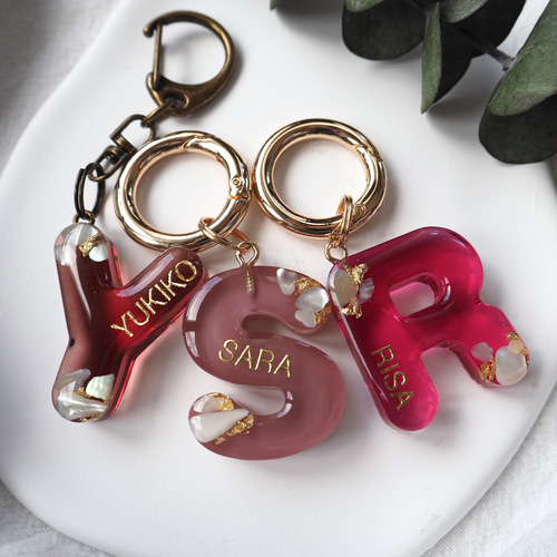 crash shell】名入れ レジン キーホルダー プチギフト お揃い ペア 席