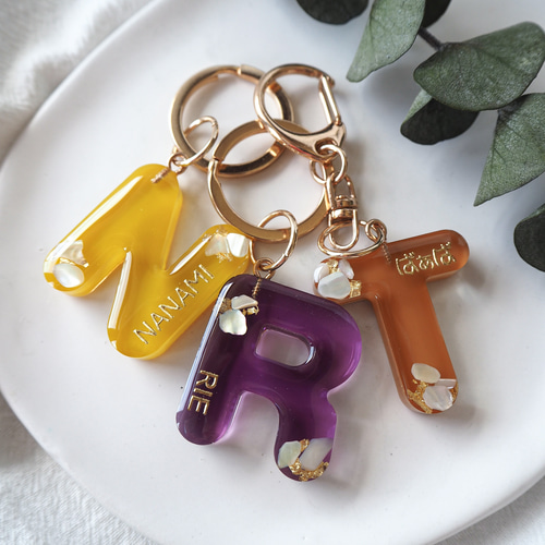 crash shell】名入れ レジン キーホルダー プチギフト お揃い ペア 席