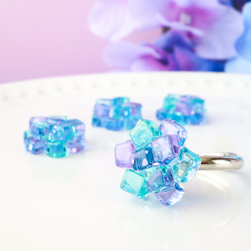 薄紫色の花瓶 アレキサンドライト サインアリ 変色ガラス 28cm お