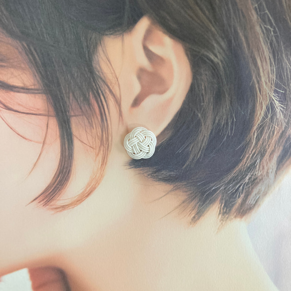 白い花 ピアス/イヤリング　洋服にも◎着物や浴衣、和風で和服・和装にぴったり 2枚目の画像