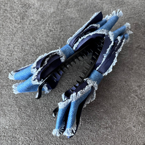 ハンドメイド　デニム　リメイク　バナナクリップ　ダメージ　リボン　レザー デニムリボンクリップ バナナクリップ ブルーデニムリボン