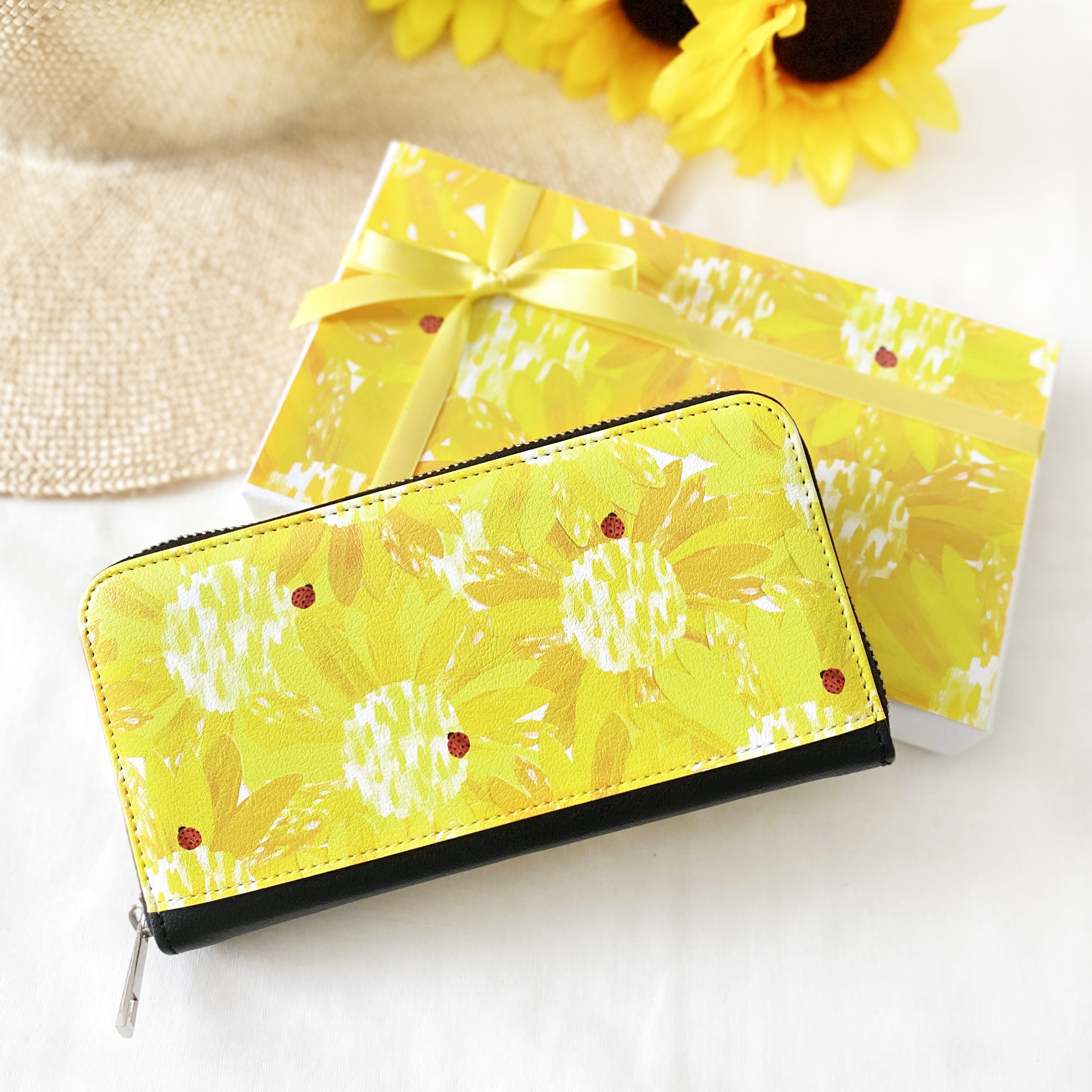 訳あり半額SALLE　6000円OFF『ひまわりとてんとうむし柄』長財布【10日以内に発送】