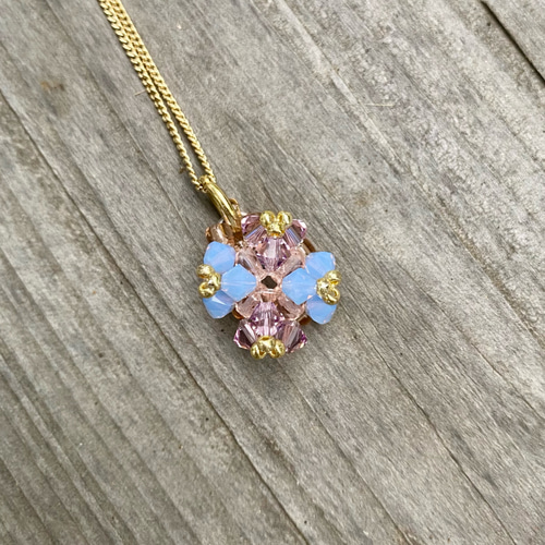 お花とスワロフスキーのバレッタ(8cm)、スワロ(アメジスト) 花のスワロフスキーネックレス(ライトアメジスト&エアーブルーオパール