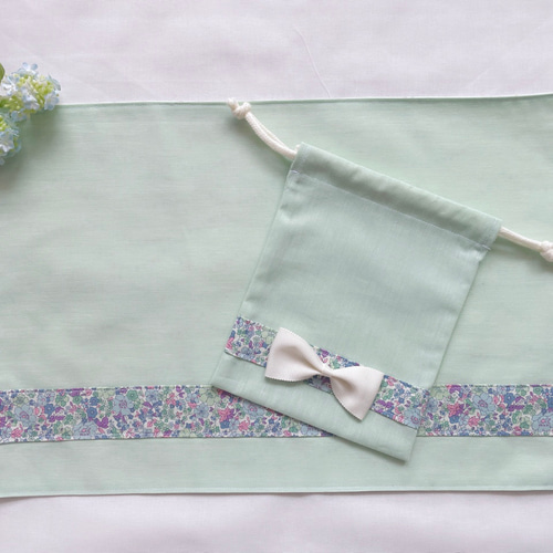 アップルグリーンと小花のランチョンマットと給食袋セット⭐︎大きめ