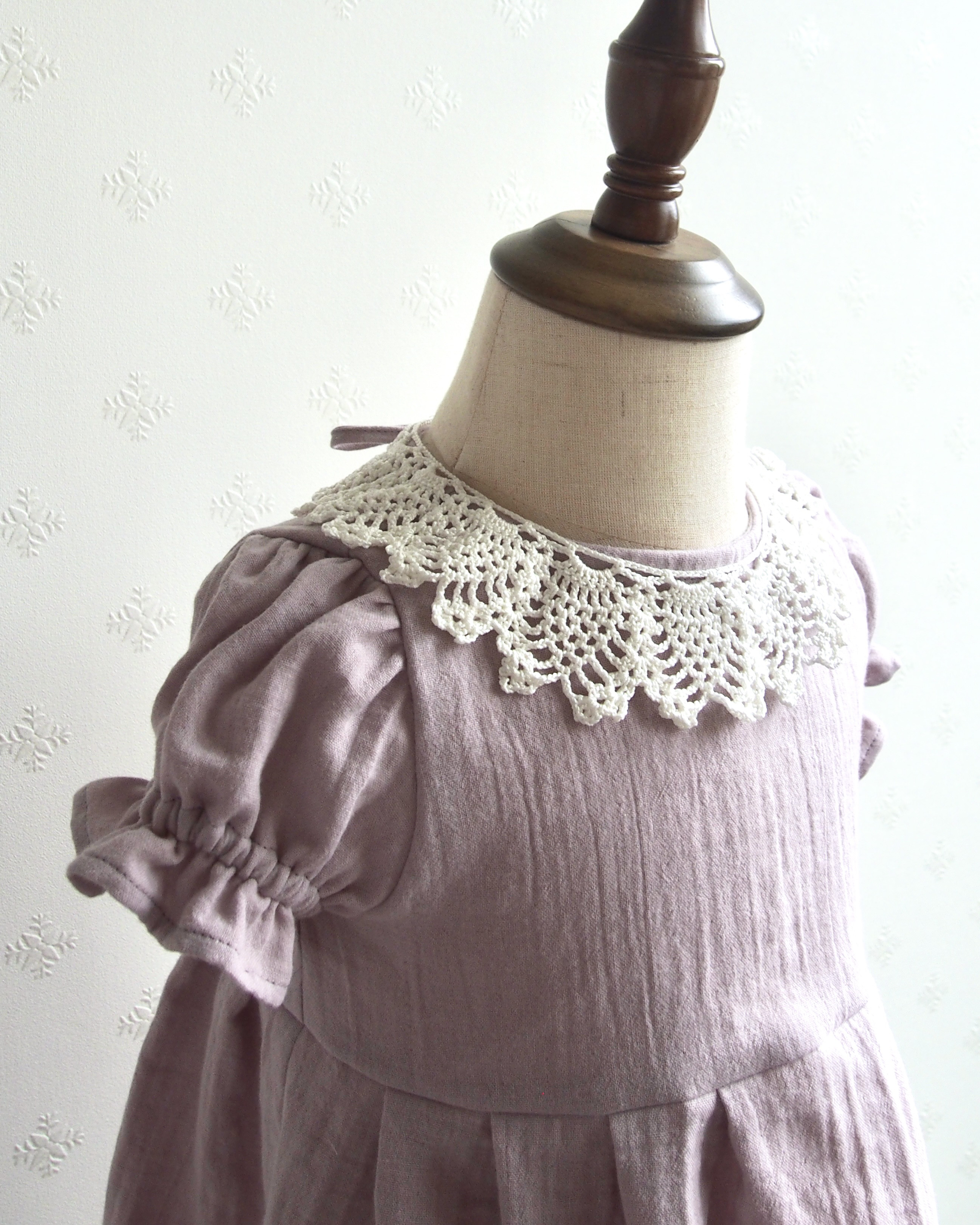 やわらかガーゼのシンデレラワンピース｜シュガーピンク｜レース襟｜つけ襟｜ダブルガーゼ｜ナチュラル