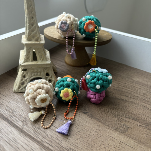 122 タッセルキーホルダー＊お花付きサボテンチャーム✨ハンドメイド✨