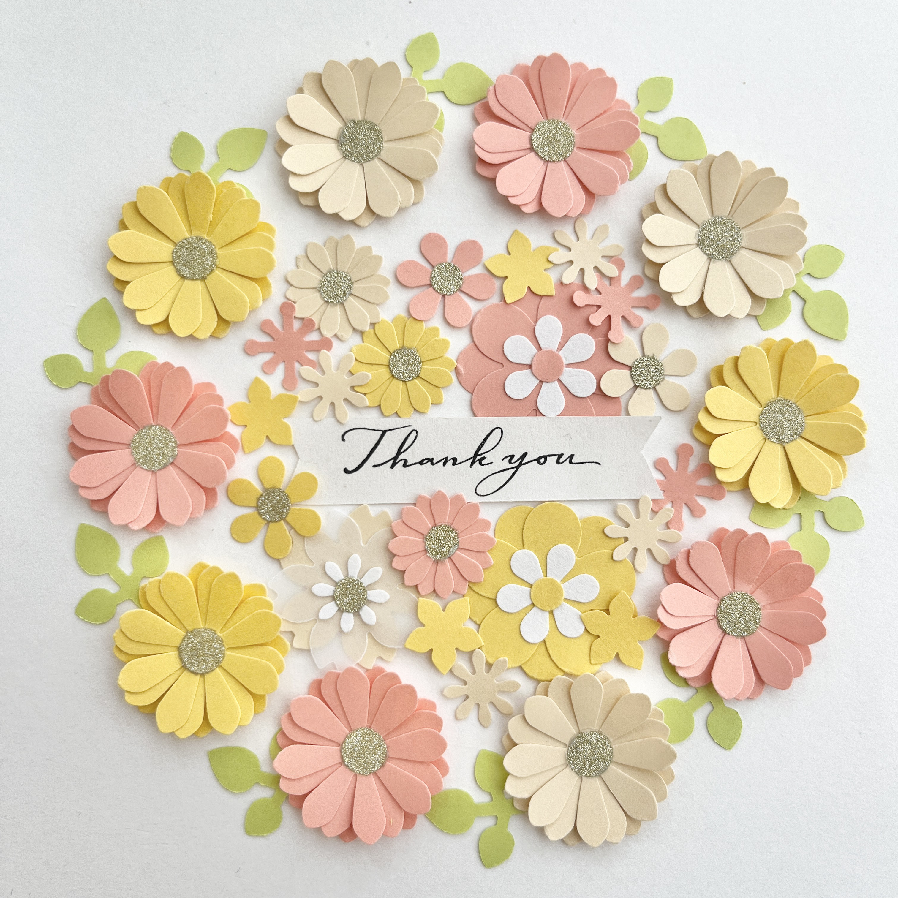 ピンク花束　ブーケ　クラフトパンチ　アルバム素材　寄せ書き　色紙退職卒業 花束 ブーケペーパーフラワー クラフトパンチ アルバム素材