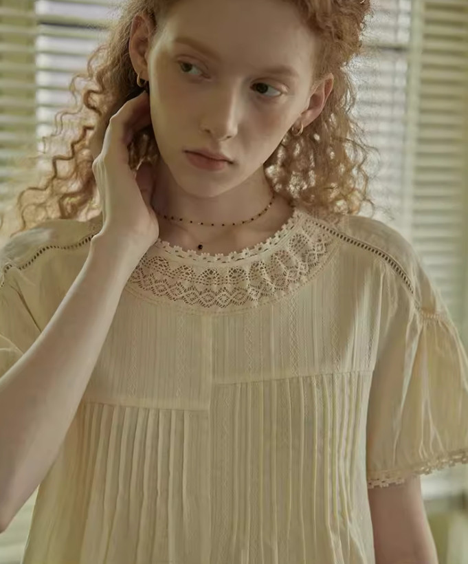 レース切替　ピンタック入り　半袖ブラウス　コットン混