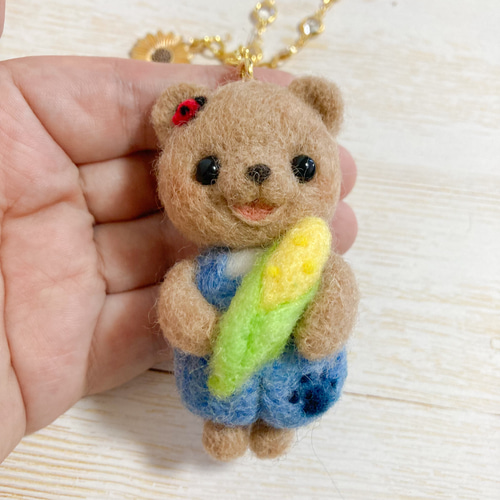 かえるポンチョくまちゃん　（ブルー）　羊毛フェルト 羊毛フェルト：くまちゃん「幸せの青い鳥みーつけた！」 羊毛