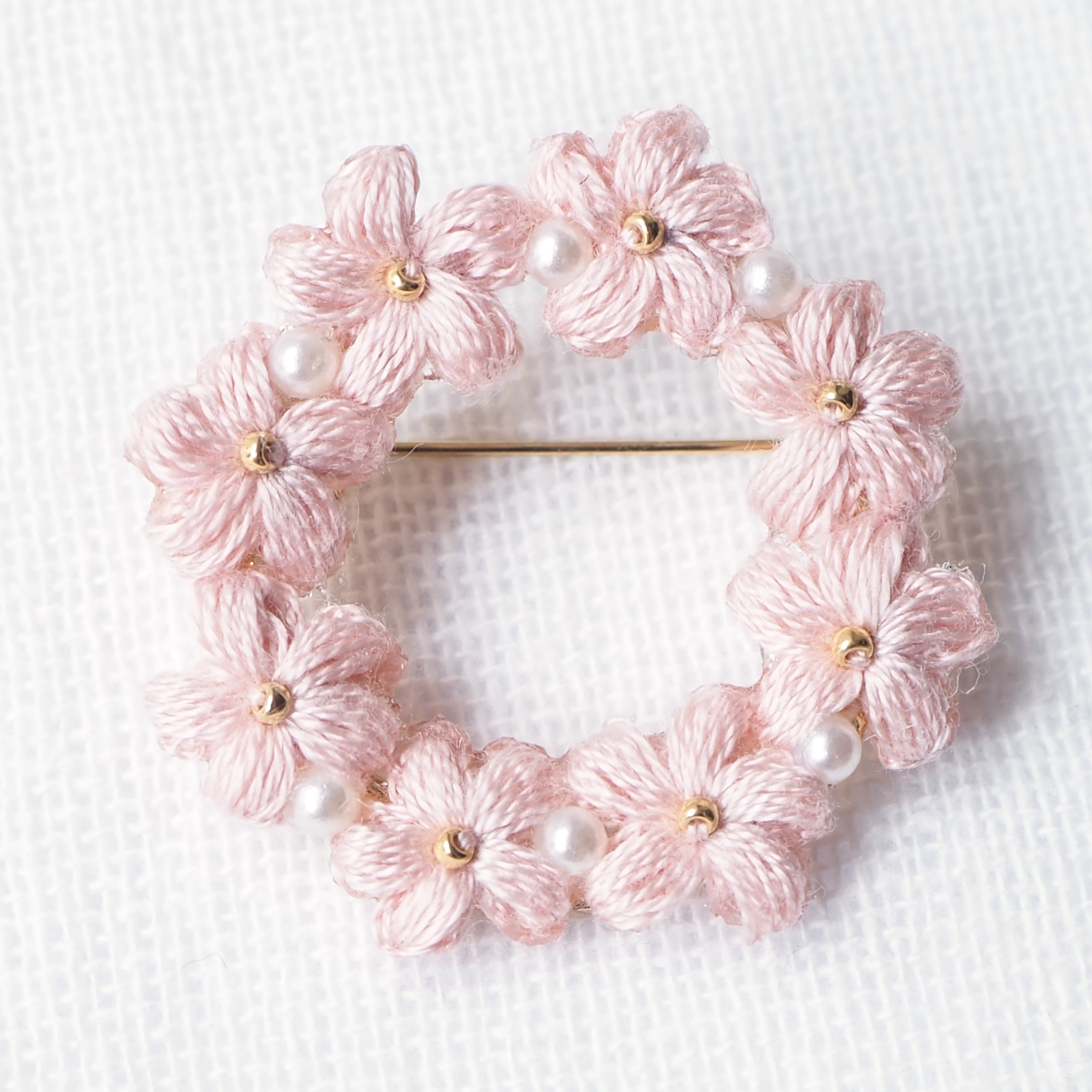 (週末のみSale)立体刺繍 リースブローチ (週末のみSale)立体刺繍 リースブローチ