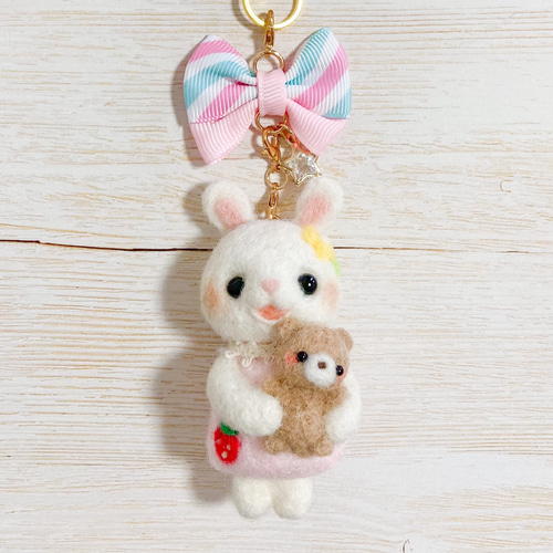 羊毛フェルト　くまちゃん　うさぎちゃん ♡限定♡抱っこするうさぎちゃん くまちゃんにぎゅーっ♡羊毛フェルト