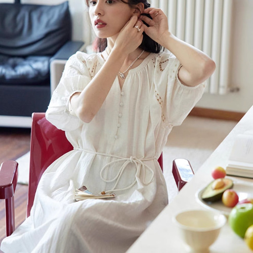 【美品】アニュアンス レース 刺繍 フラワーロングワンピース ベルト付き 刺繍 ロングワンピース ベルト付き アニュアンス レース 刺繍 フラワー