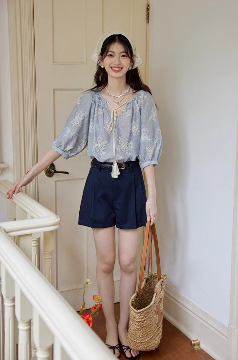 刺繍入り　五分袖ブラウス　トップス　コットン