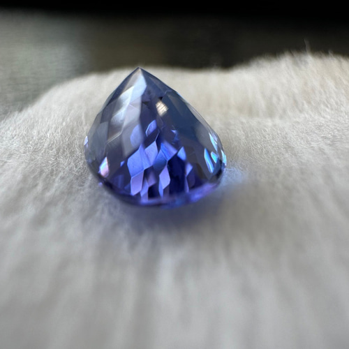 天然タンザナイトオーバル[ML8lI]　ルース　0.61カラット 天然タンザナイトオーバル[ML8lI] ルース 0.61カラット - メルカリ