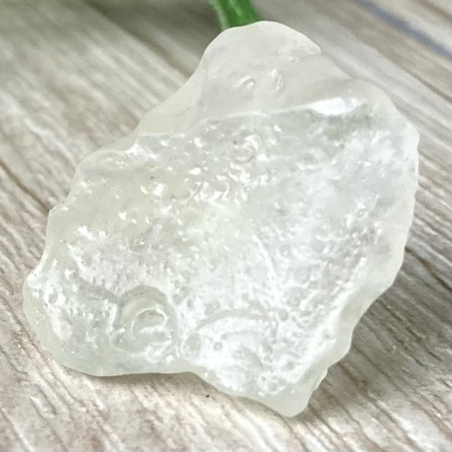 ポジティブなエネルギーで癒しを得る/リビアングラス/パワーストーン