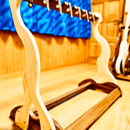 24時間以内に発送】手作り木工 木製ギタースタンド （ニス仕上げ  