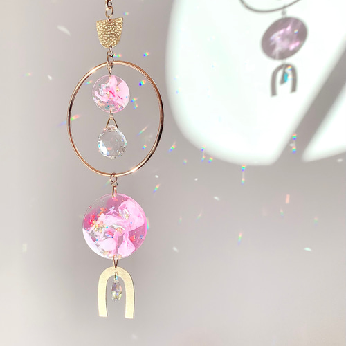 ピンクカラーレジンとクリスタルボールのサンキャッチャー “Copenhagen