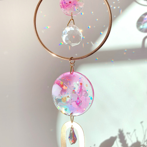 ピンクカラーレジンとクリスタルボールのサンキャッチャー “Copenhagen