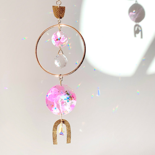 ピンクカラーレジンとクリスタルボールのサンキャッチャー “Copenhagen