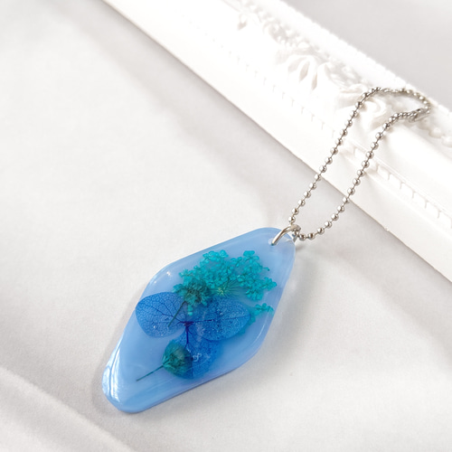 【N.574】ハンドメイド　キーチェーン 紫陽花　レースフラワー　青 N.574】ハンドメイド キーチェーン 紫陽花 レースフラワー 青