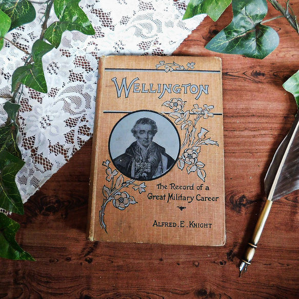 ゜+ 1900年 洒落たフローラルイラスト付き表紙 公爵の功績 英国  