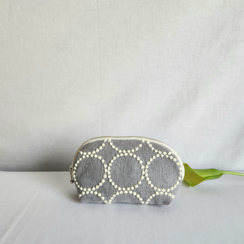 ラウンドポーチ タンバリン ライトグレー ミナペルホネンの