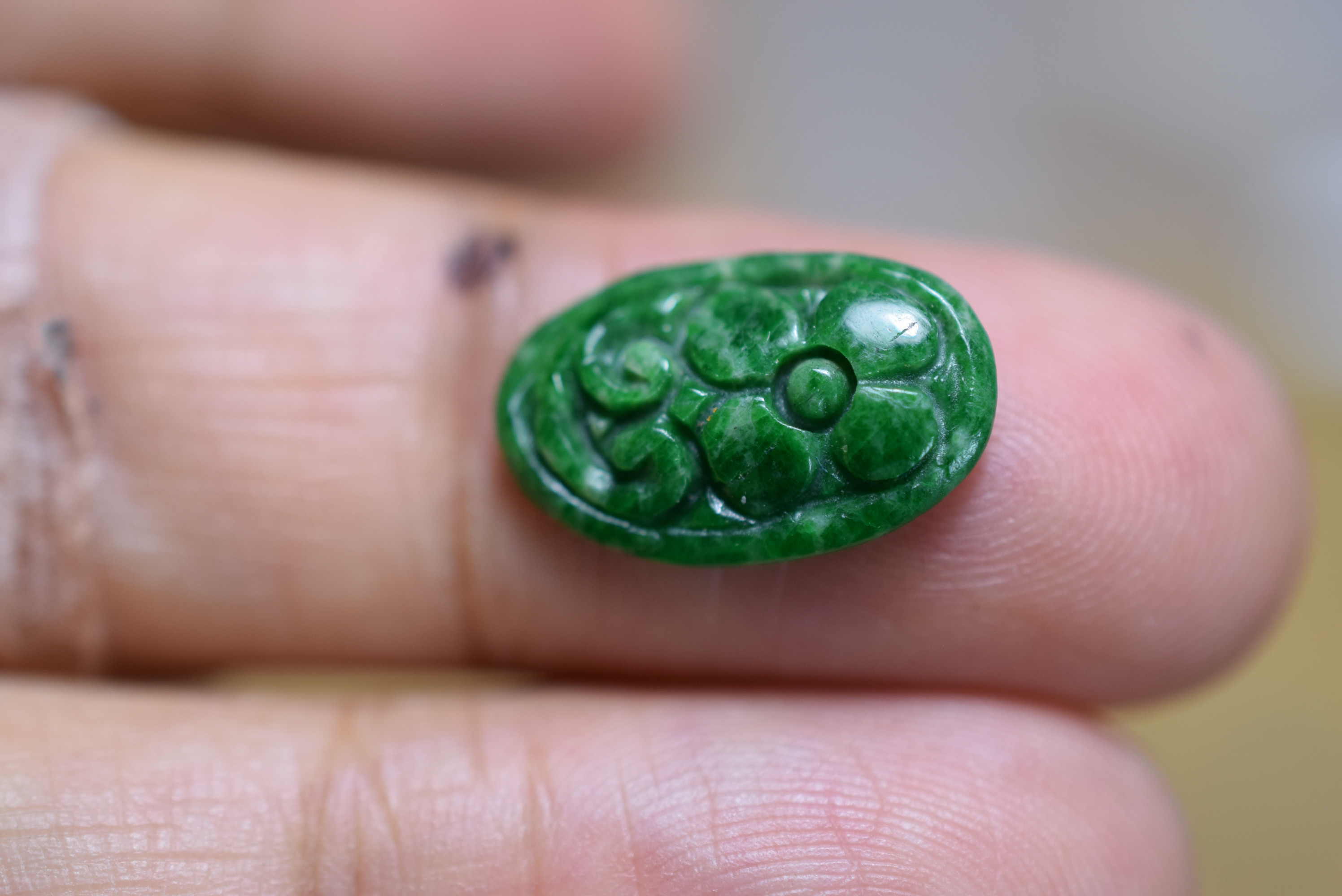 RS7-05 手彫り 花型 ミャンマー産 黄緑 本翡翠 ルース 裸石 硬玉 ジェダイト