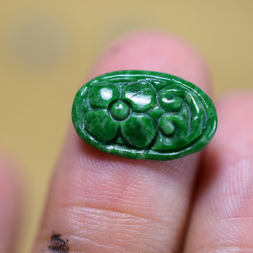 訳あり 観音菩薩 ミャンマー天然A貨翡翠 ジェイダイト ペンダント