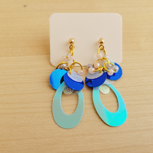 137.魚の鱗ピアス スパンコール ビーズ ピアス（スタッド・一粒 