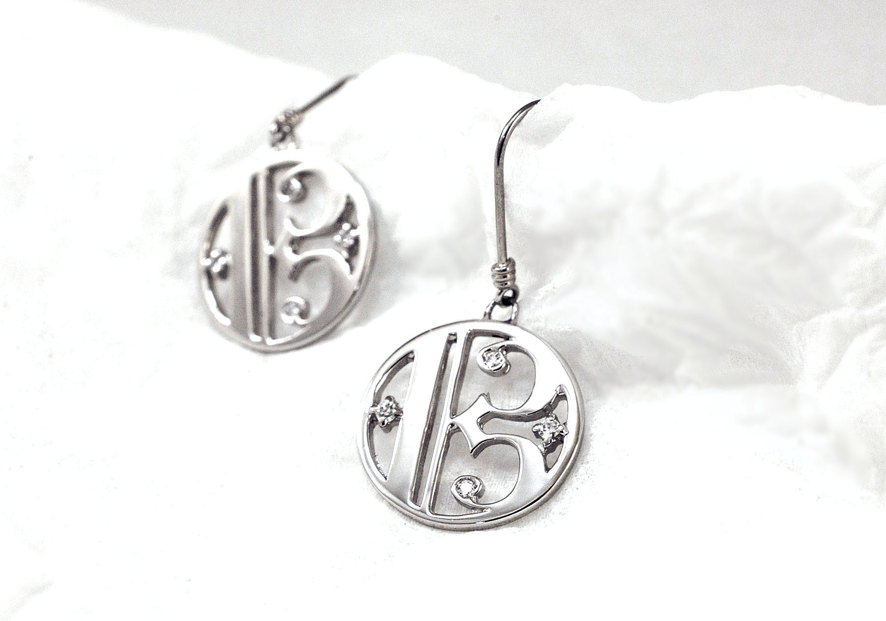 ハ音記号ピアス Pt (アメリカンタイプ) 70,400円