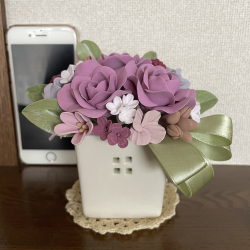 クレイクラフト ❁ スモーキーピンクとグリーンリボンのアレンジ