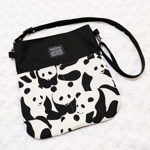 Creemaさんで購入した本革サコッシュです。大人可愛い♡ Creemaさんで購入した本革サコッシュです。大人可愛い♡