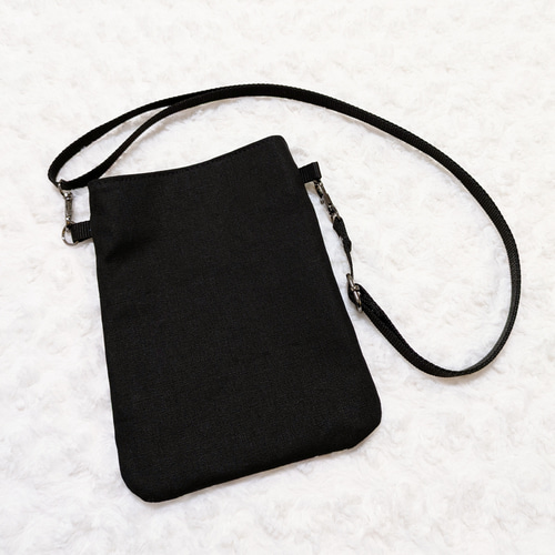 1844．カメリア柄 スマホショルダー 黒 スマホ用ポシェット スマホ