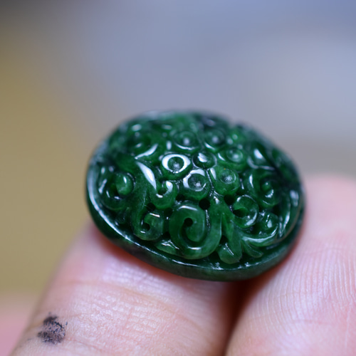 RS7-10 上品 手彫り 花型 ミャンマー産 深緑 本翡翠 ルース 裸石 硬玉