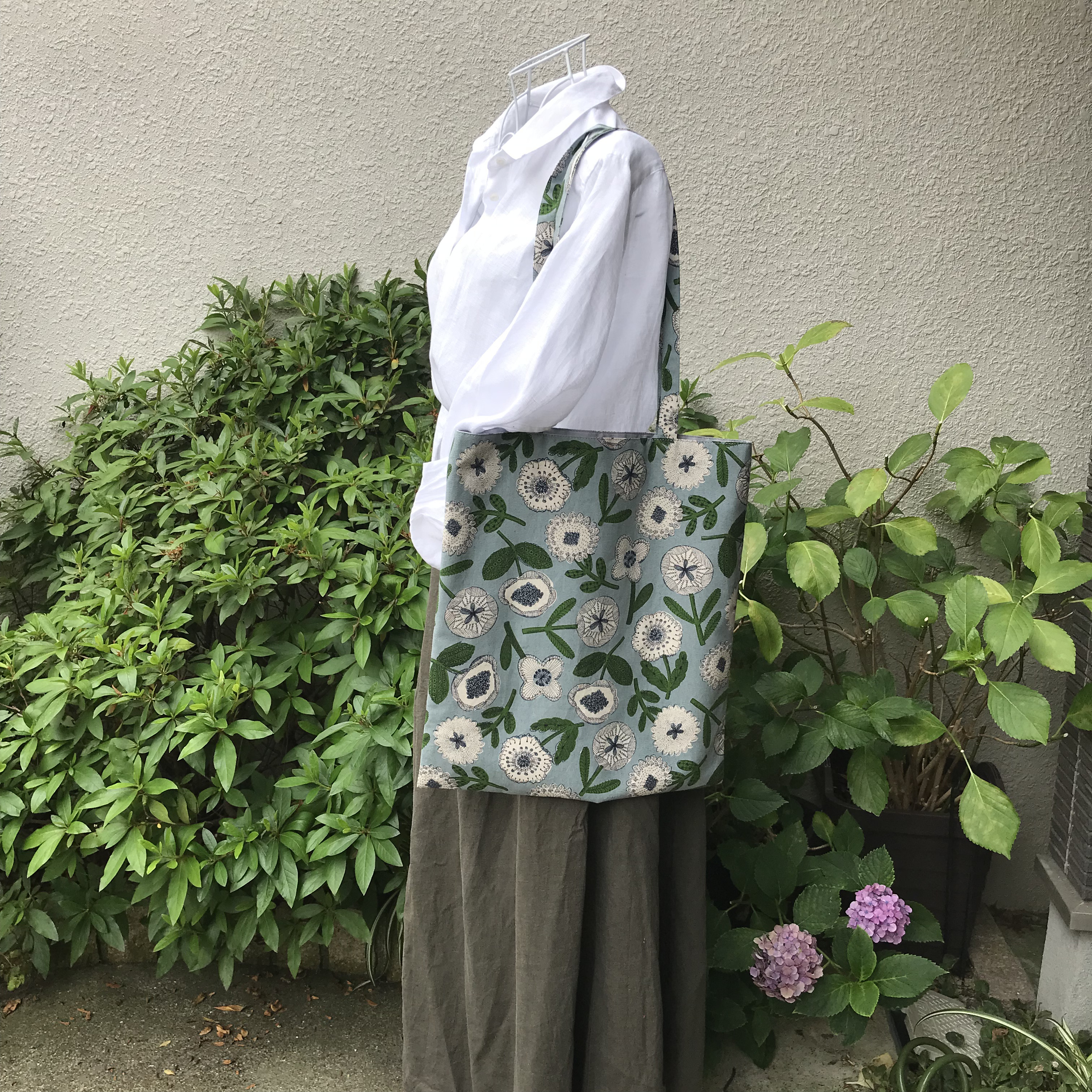 コットンリネン B4サイズ 北欧風ボタニカル ぺたんこトート