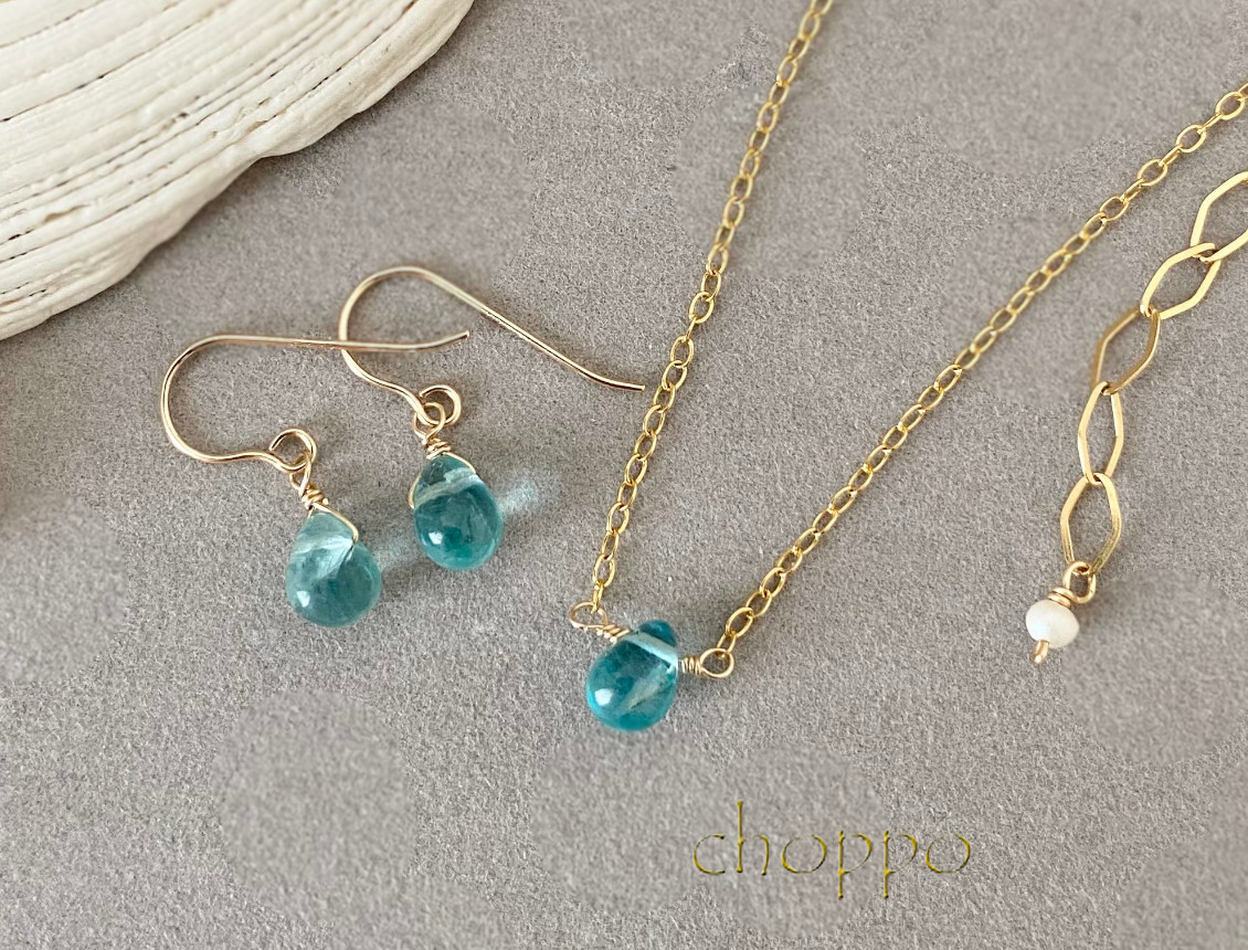 ブルーアパタイトのネックレス＆ピアスの2点セット　14kgf　海　夏色　しずく　小ぶり　青