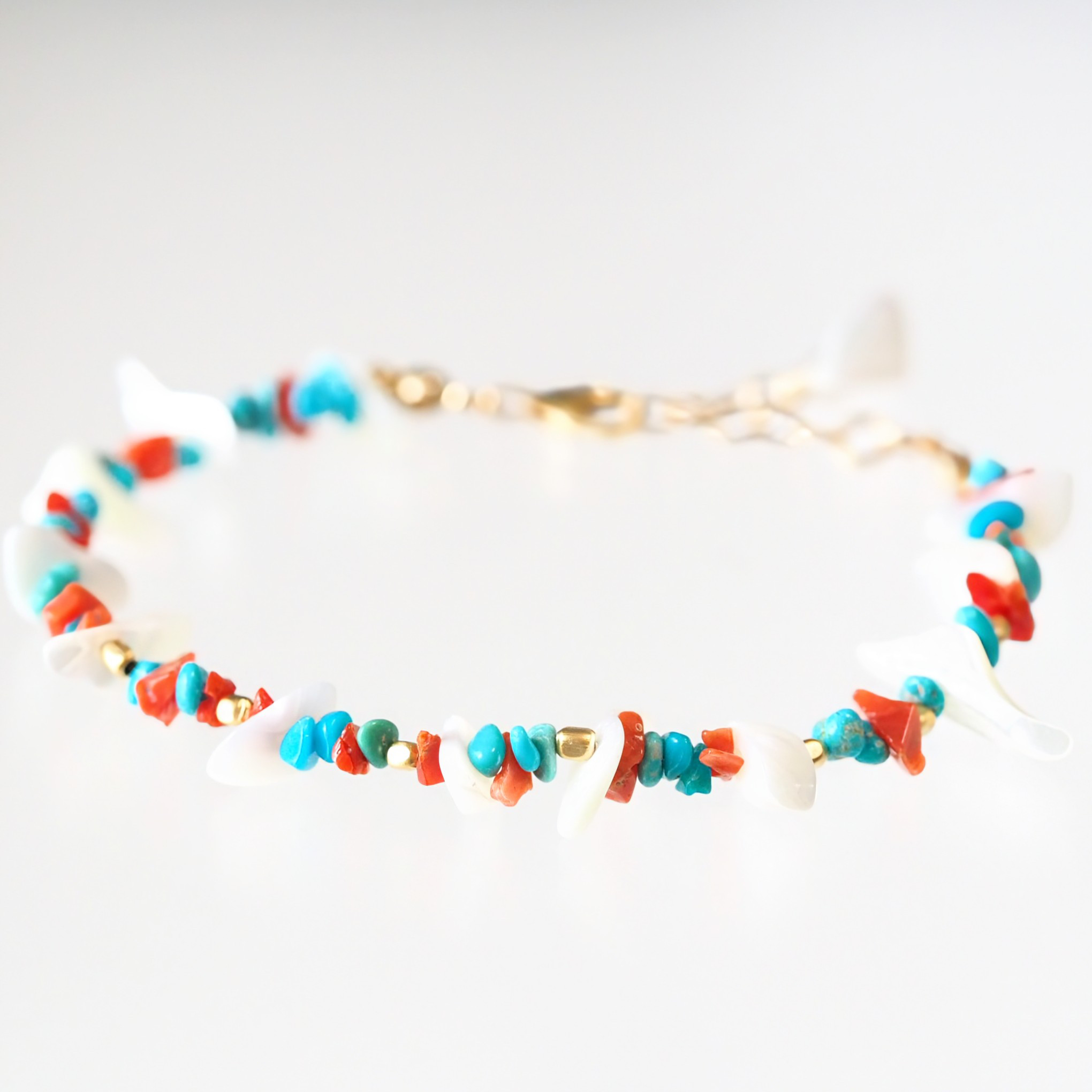《ターコイズ×赤珊瑚×マザーオブパールのブレスレット》