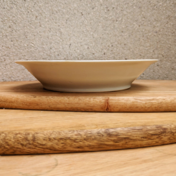 カレー皿 スープ皿 白マット磁器 深め中皿【フラット縁｜20mm幅】具だくさんシチューやコブサラダなどに 5枚目の画像