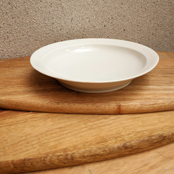 カレー皿 スープ皿 白マット磁器 深め中皿【フラット縁｜20mm幅】具だくさんシチューやコブサラダなどに 4枚目の画像