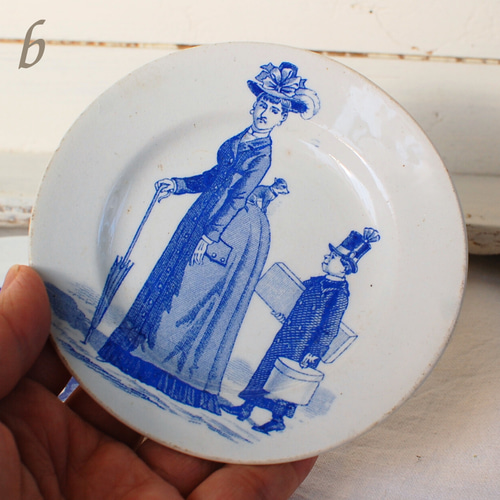 フランスアンティーク　おままごと食器　赤ずきん　青　ひし形プレート　菱形皿 15bab09f598edaa7588b0c422b8af5