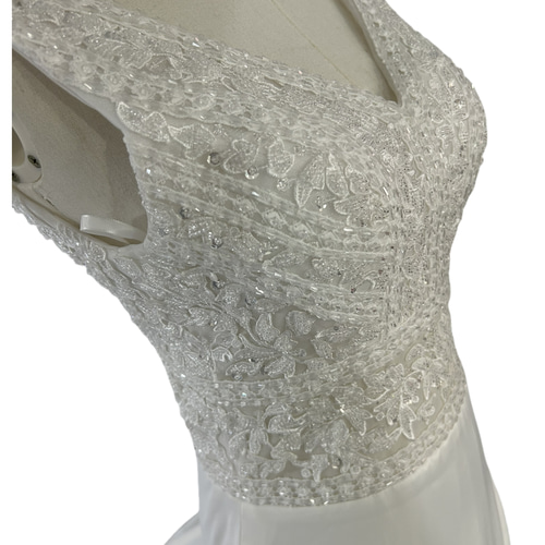 ウエディングドレス Vネックドレス ノースリーブ ハンドメイド