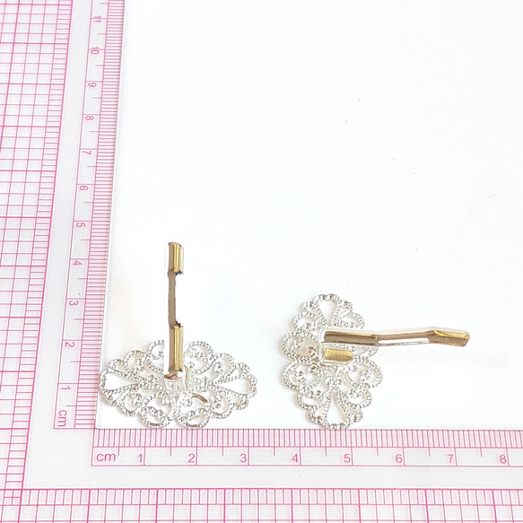 【10個】 32×25mm皿  ポニーフック  透かしフラワー台座  貼り付け土台  ヘアアクセサリー  ホワイトシルバ 3枚目の画像
