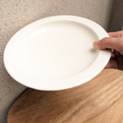 中皿20cm 白マット磁器 【フラット縁｜18mm幅】ソテーやサラダなどに 1枚目の画像